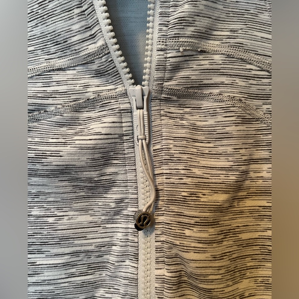 Lululemon Define Zip Up - Picture 4 of 4